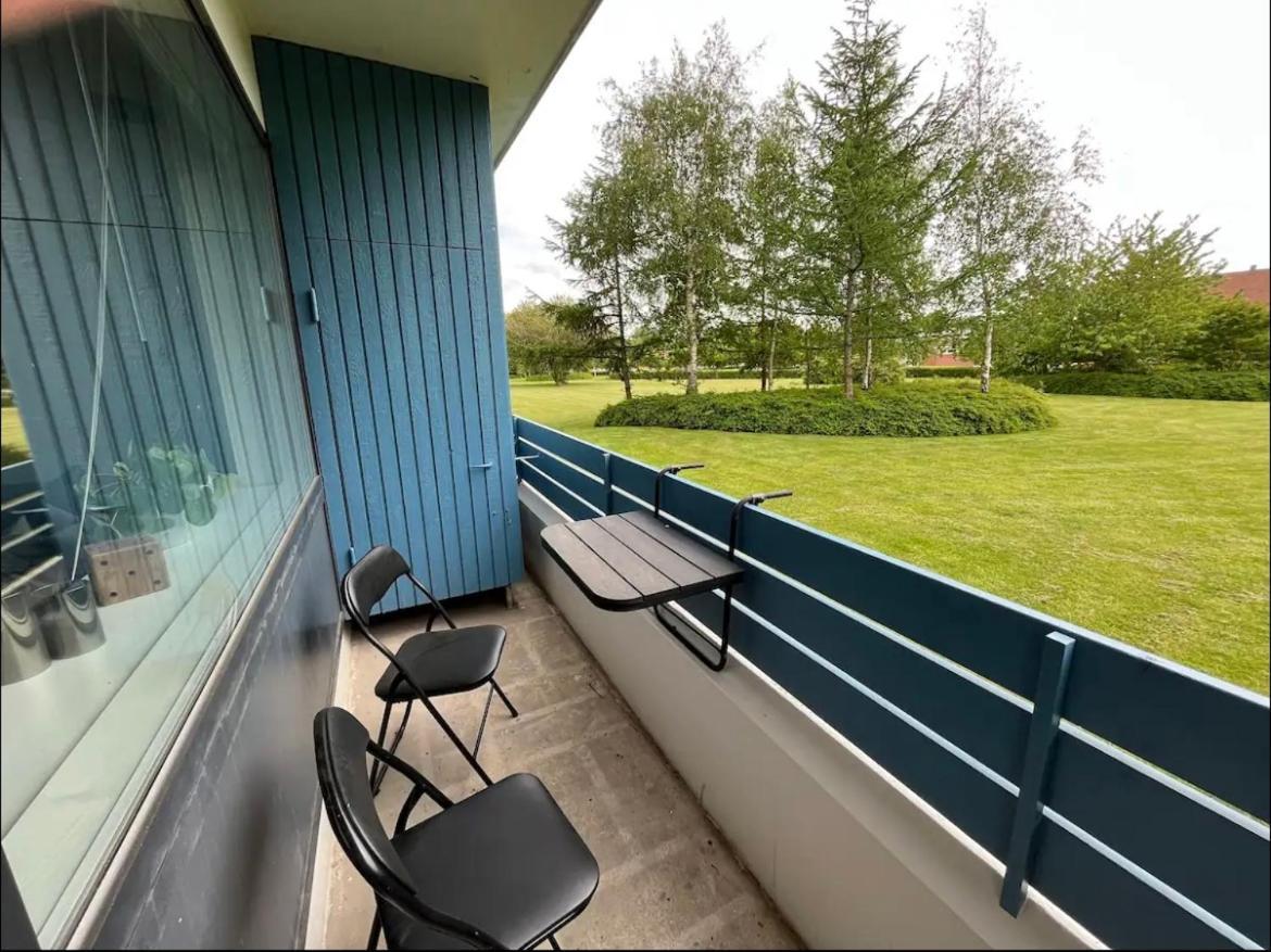 Nyrenoveret Lejlighed Med Balkon Og Parkering เอสบีเยร์ ภายนอก รูปภาพ